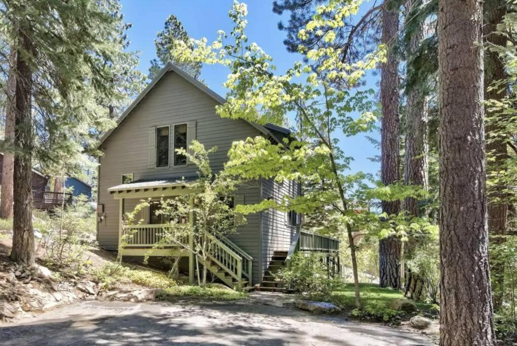 Cozy Designer Decorated Cabin Near Slopes Fireplace Peekaboo Lakeview - Property Image 7