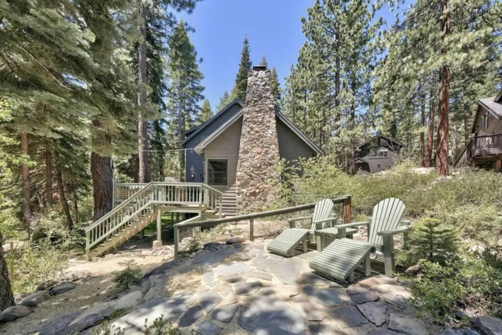 Cozy Designer Decorated Cabin Near Slopes Fireplace Peekaboo Lakeview - Property Image 8