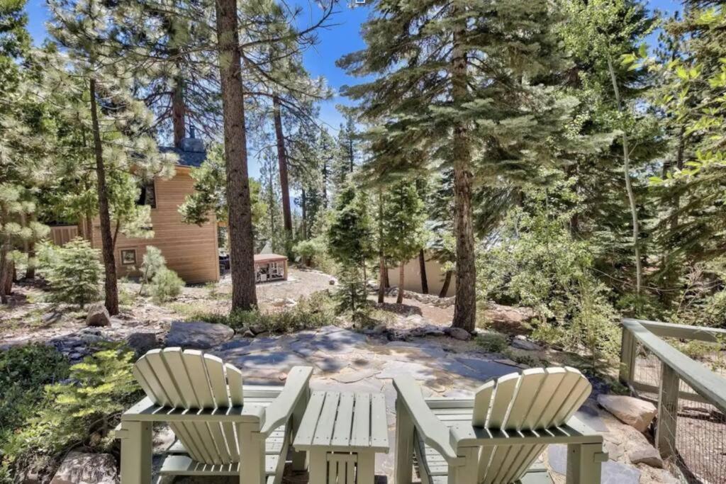 Cozy Designer Decorated Cabin Near Slopes Fireplace Peekaboo Lakeview - Property Image 14