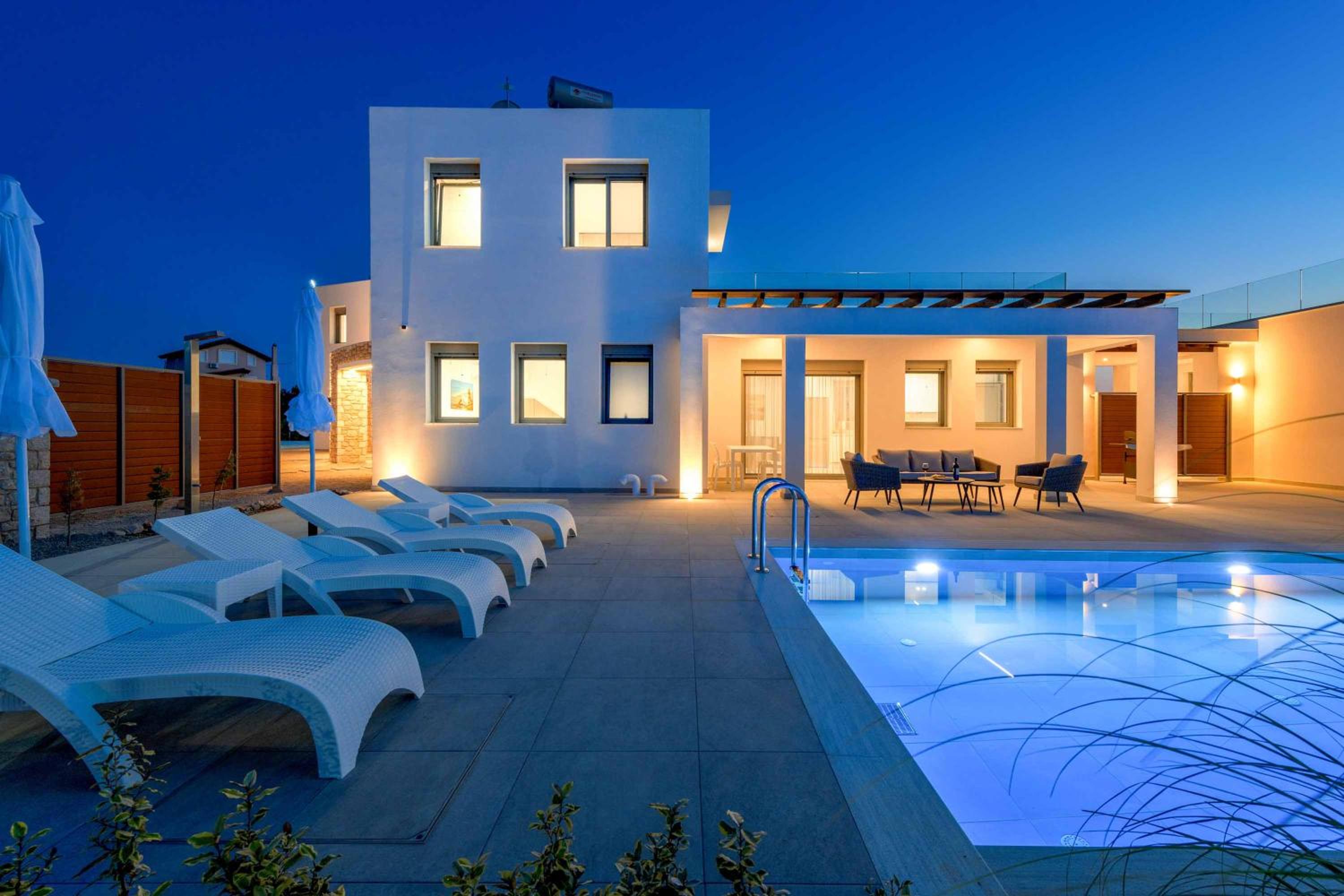 Villa Panaxia Akte view 2
