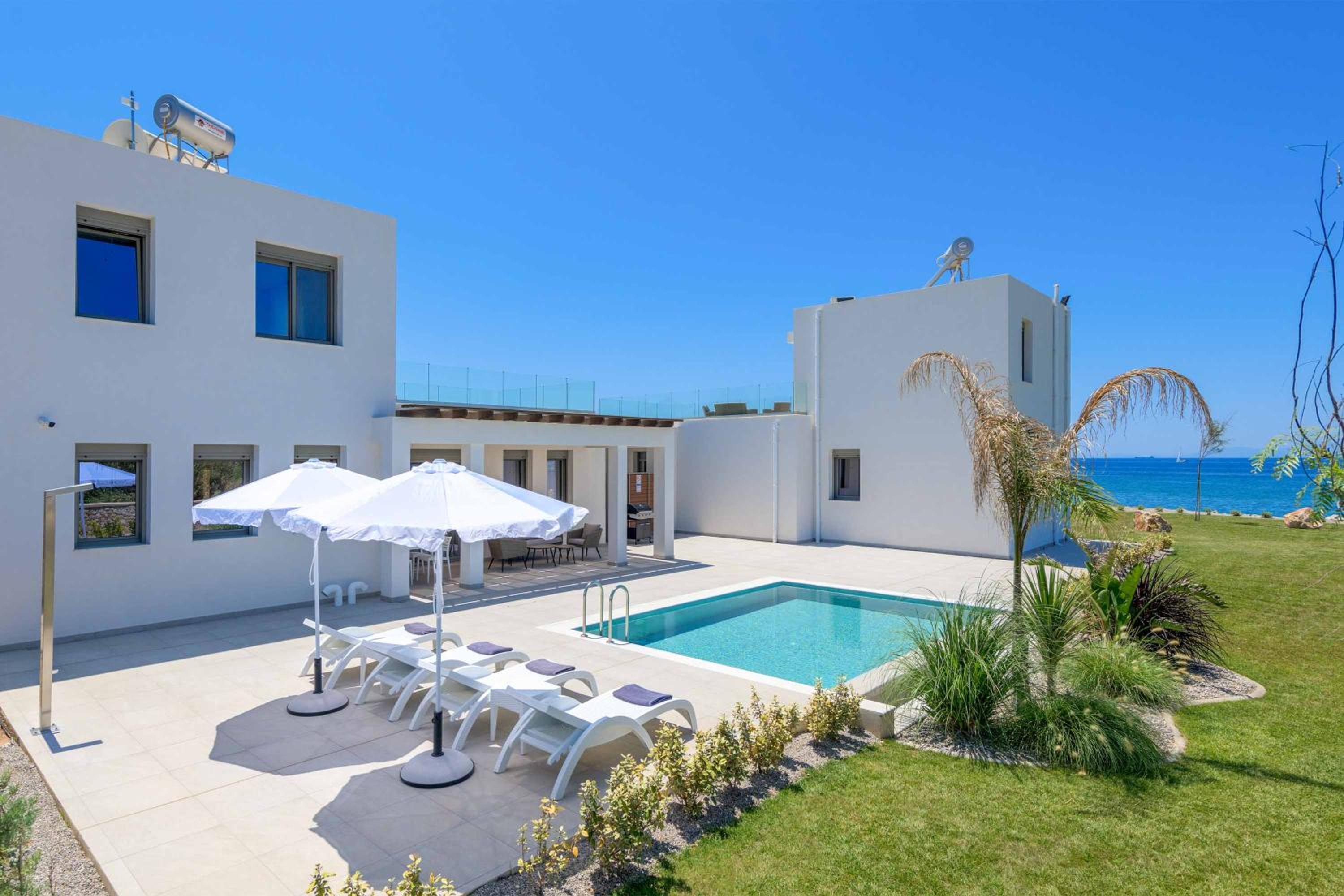 Villa Panaxia Akte view 5