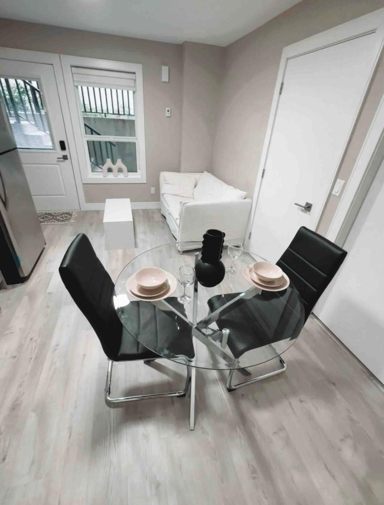 Modern Guest Suite in Vancouver