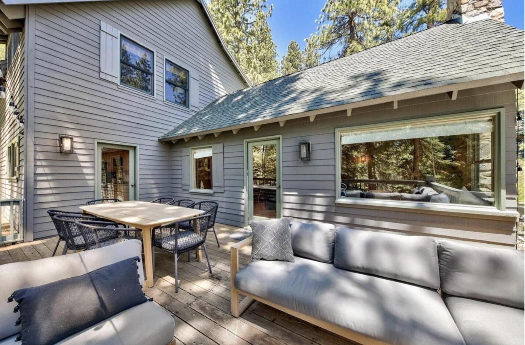 Cozy Designer Decorated Cabin Near Slopes Fireplace Peekaboo Lakeview - Property Image 25
