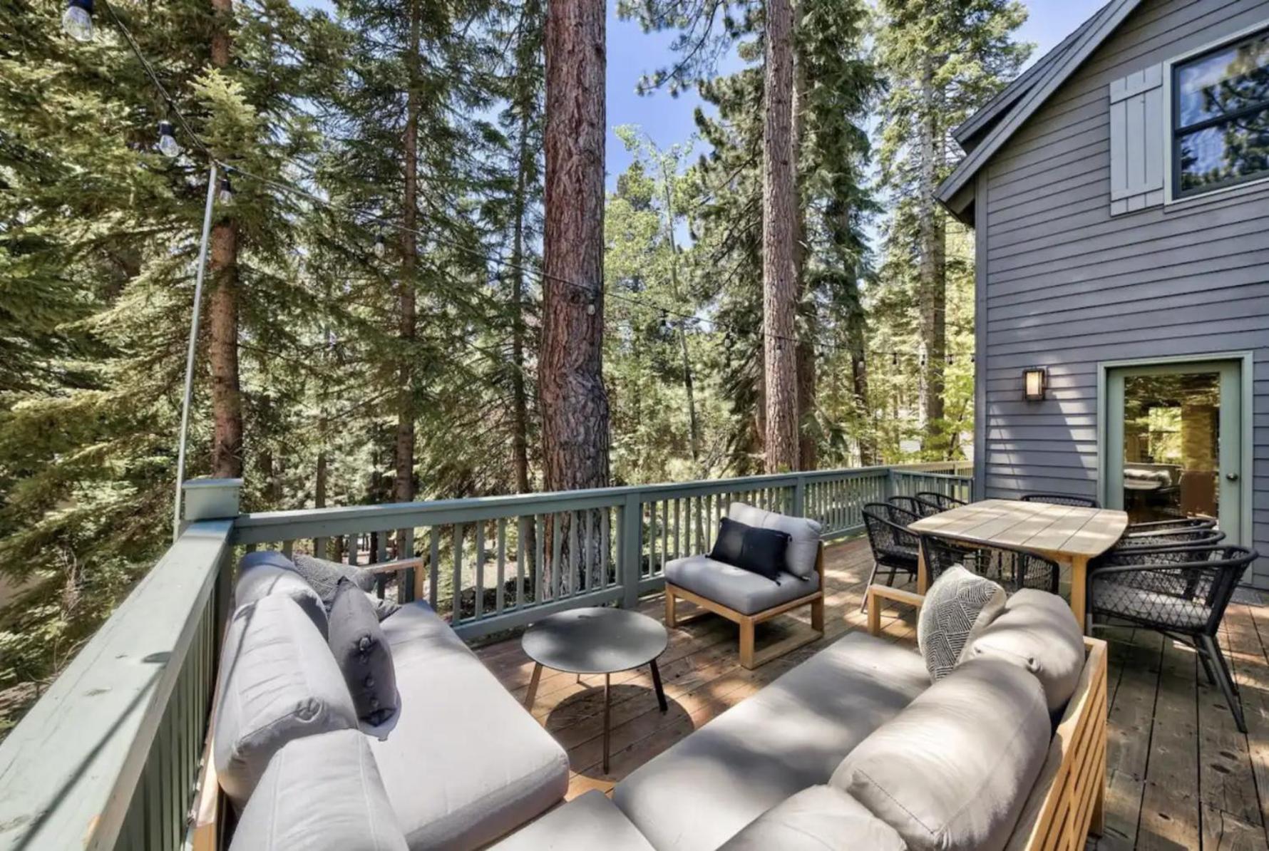 Cozy Designer Decorated Cabin Near Slopes Fireplace Peekaboo Lakeview - Property Image 24