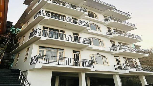 Wake Up to Valley View - 3BHK with Balcony - Mall Rd