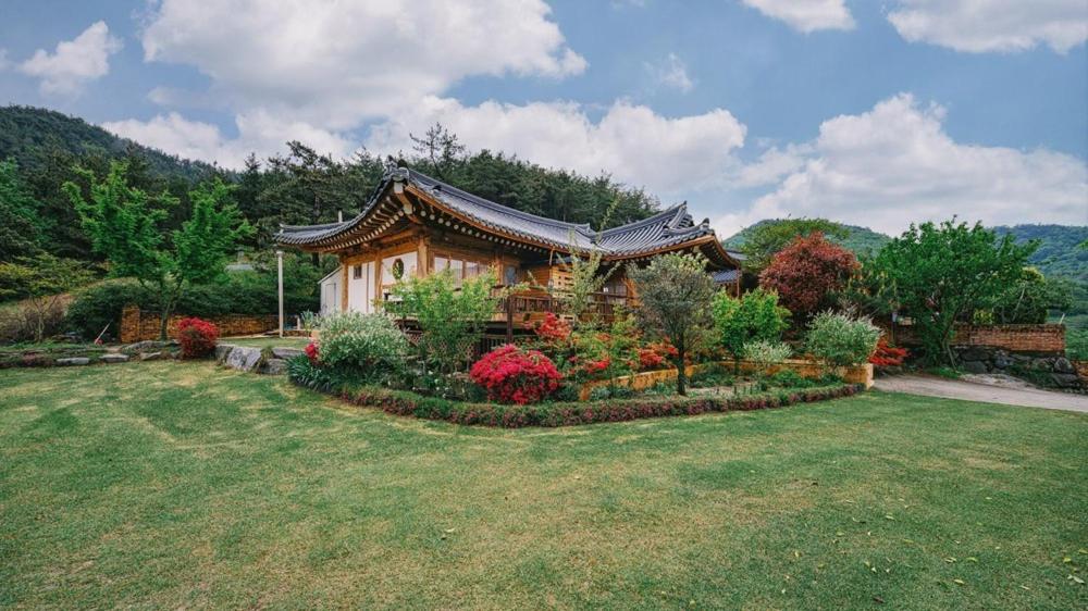 Yeosu Hanulchaeok Pension view 3