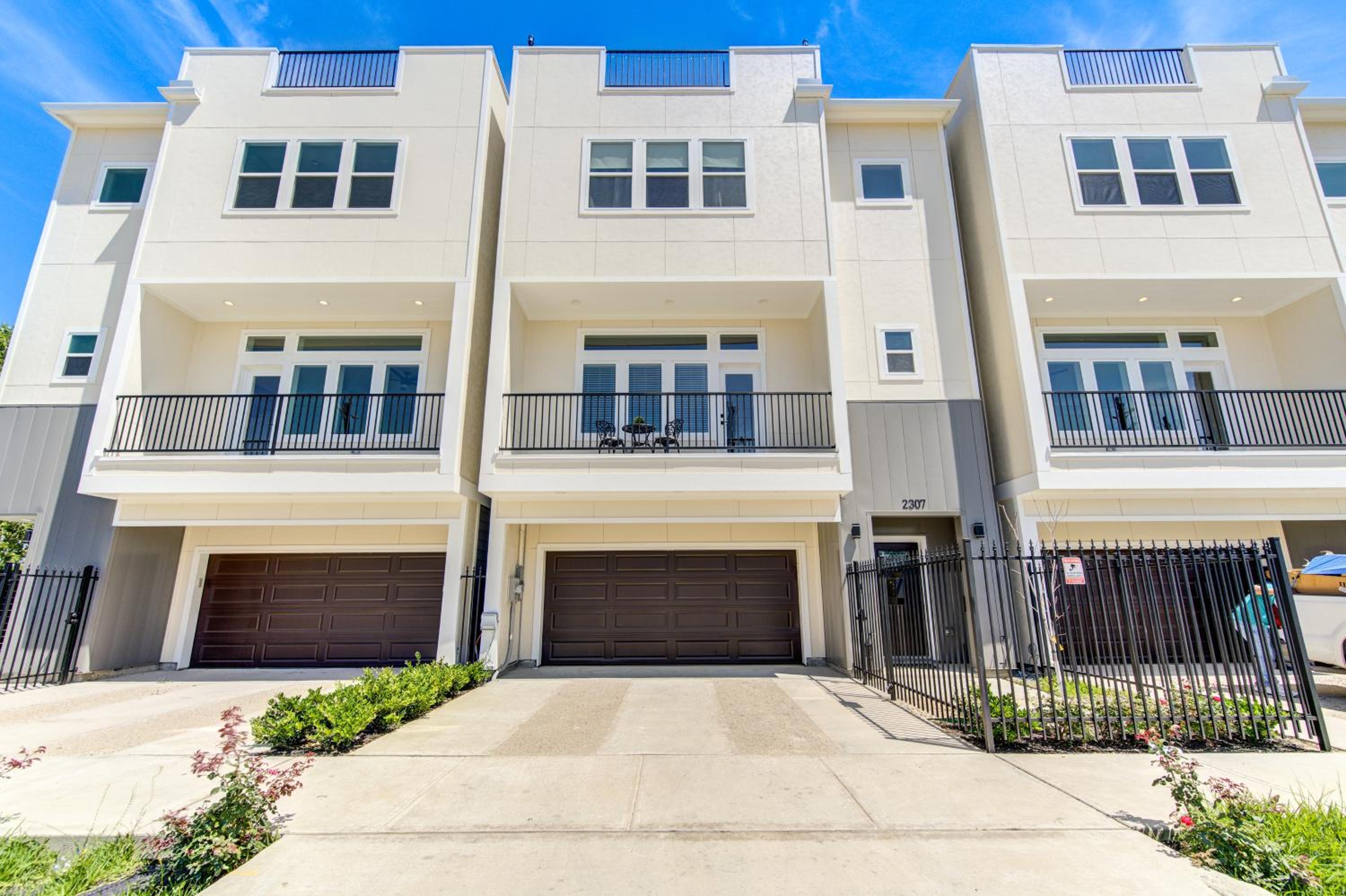 Exquisite House with rooftop in Houston view 5