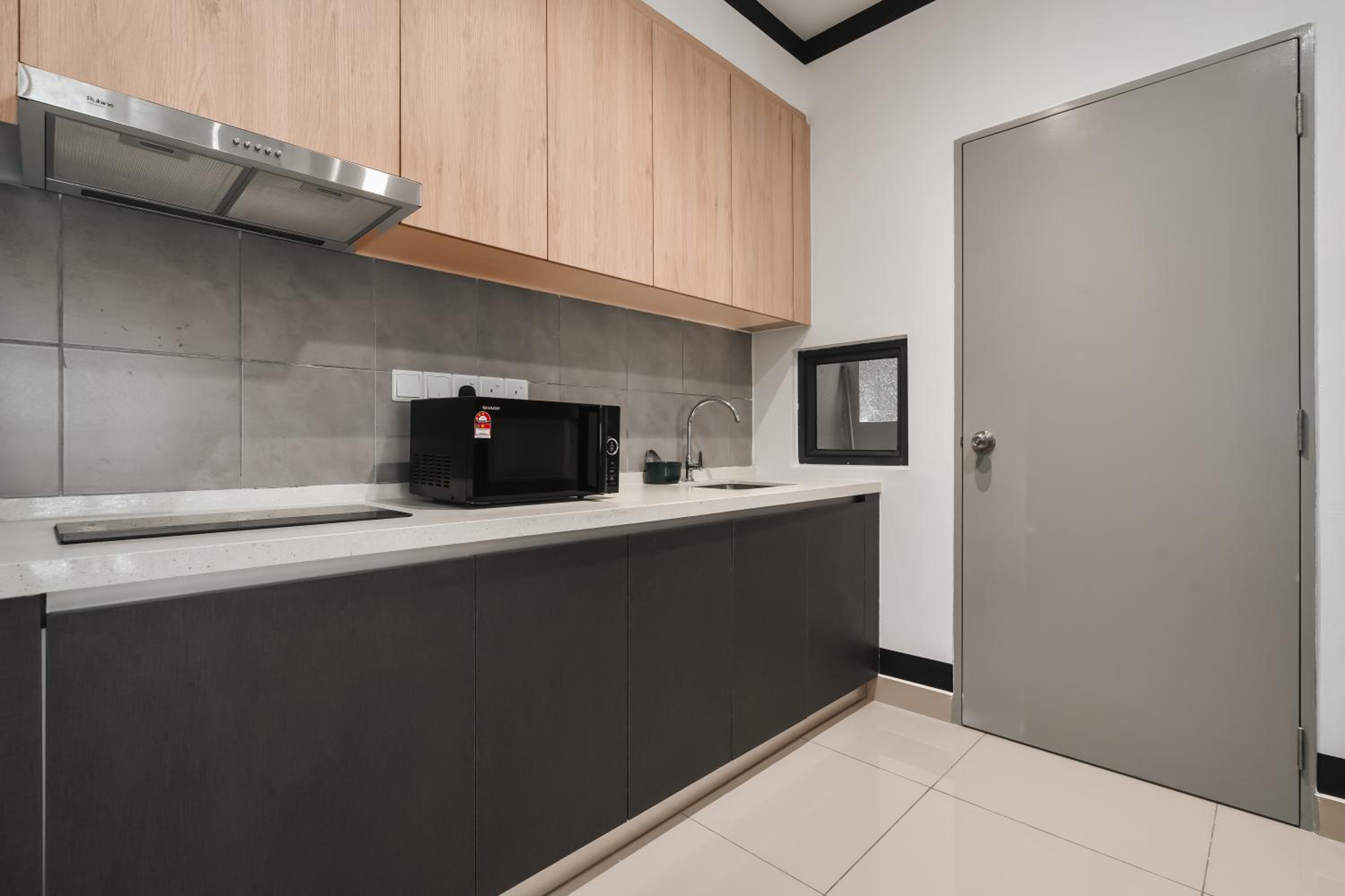 4BR Cozy Room MVertica near MRT by RumaBnB