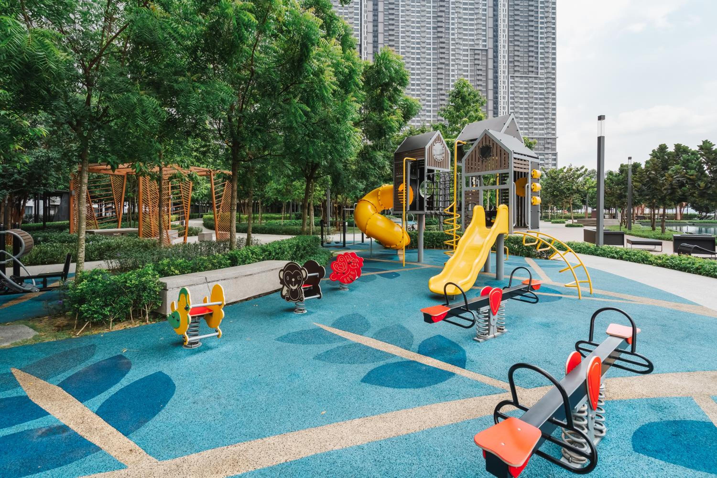 4BR Cozy Room MVertica near MRT by RumaBnB