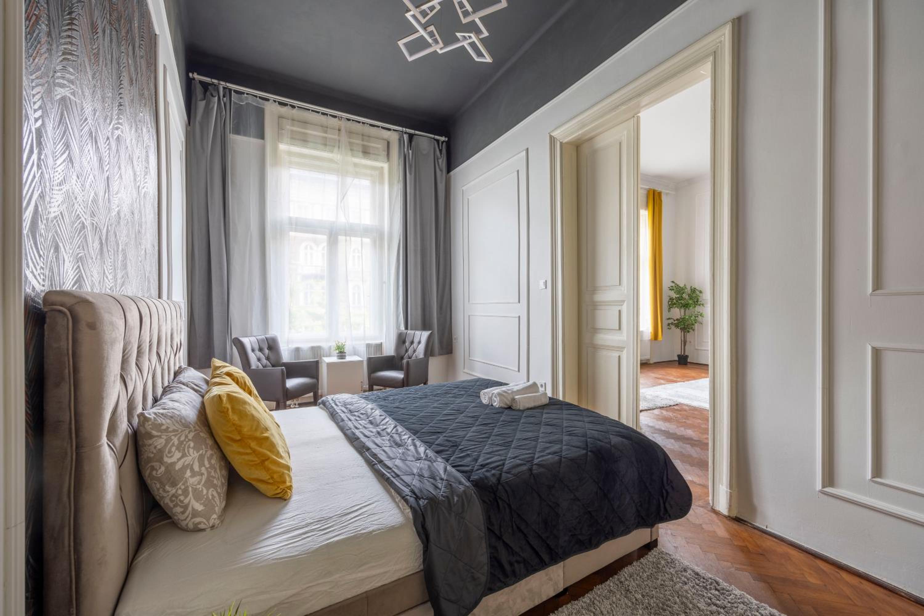 Majestic Central Residence on the Joseph Boulevard view 4