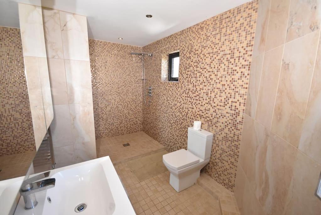 Letterkenny Vacations - No50 Luxury 3Bed3Bath with EV Charger - Property Image 6