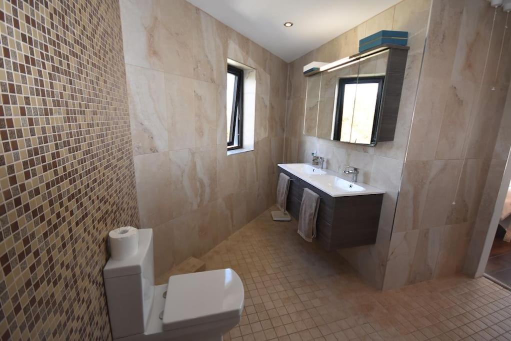 Letterkenny Vacations - No50 Luxury 3Bed3Bath with EV Charger - Property Image 5