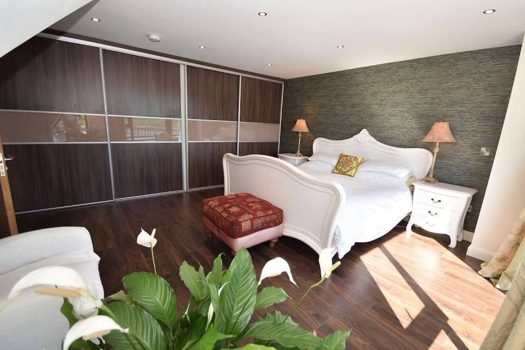Letterkenny Vacations - No50 Luxury 3Bed3Bath with EV Charger - Property Image 8