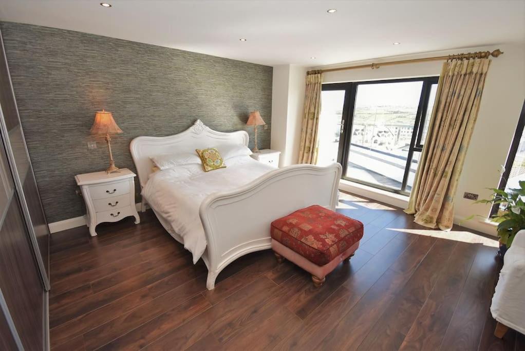 Letterkenny Vacations - No50 Luxury 3Bed3Bath with EV Charger - Property Image 9