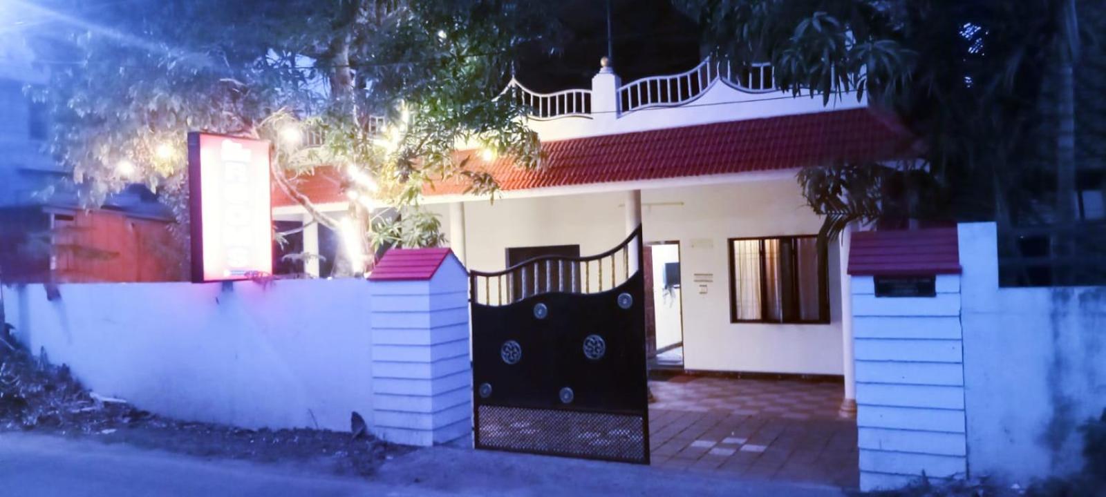 Queen's room and houseboat
