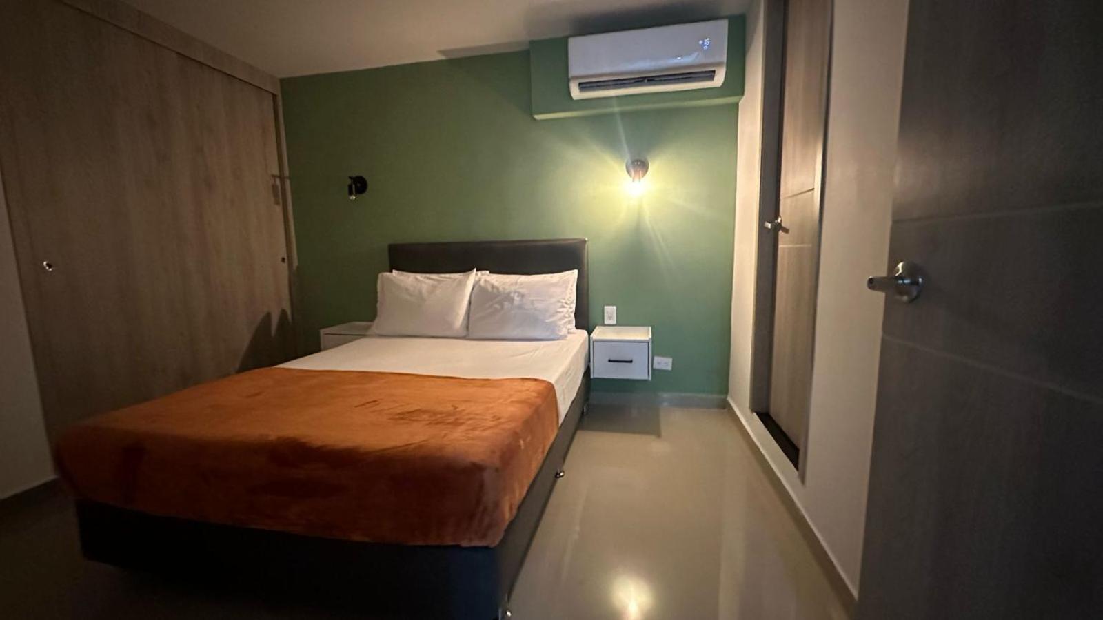 CALI Acogedor y Completo, Apto cerca de Jardin plaza, con piscina, parqueadero y aire acondicionado