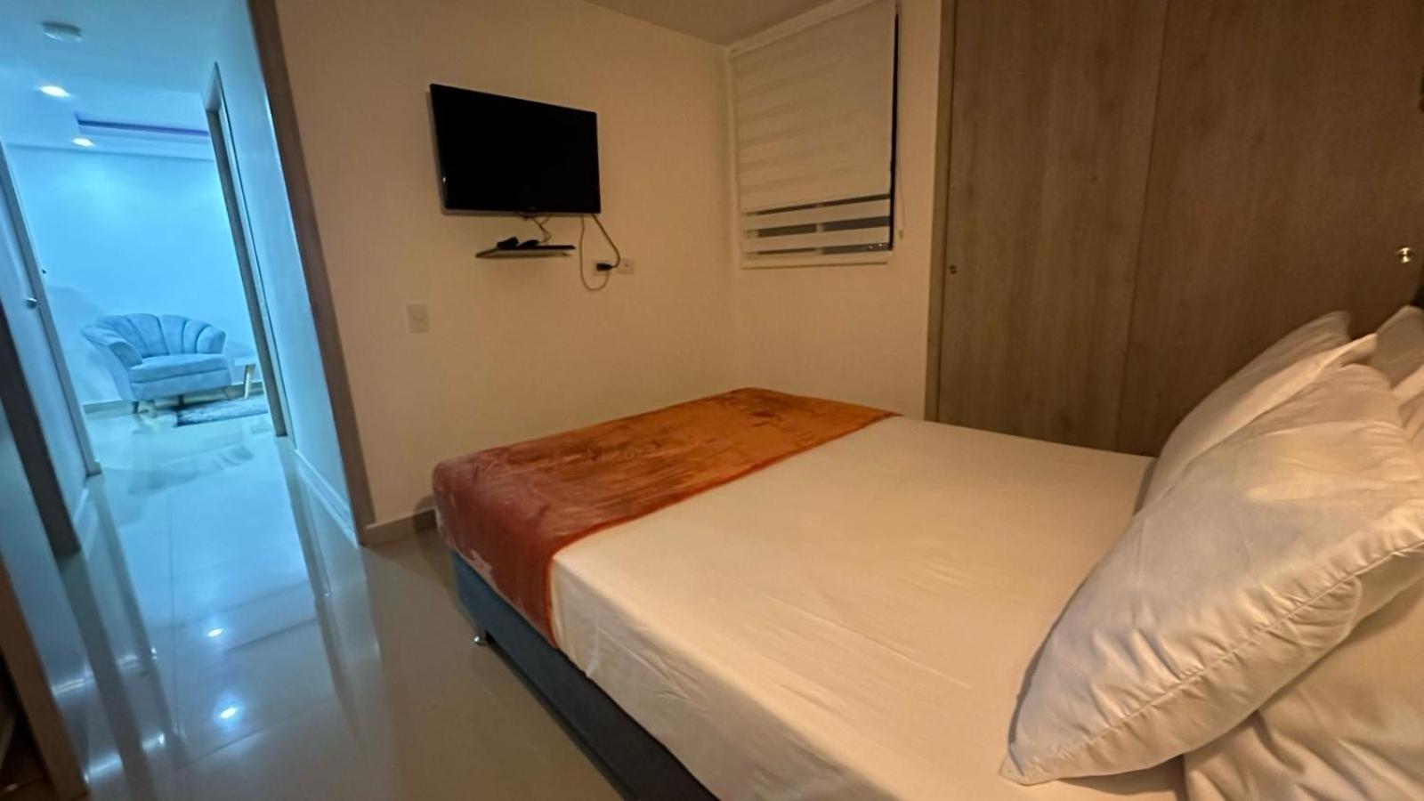 CALI Acogedor y Completo, Apto cerca de Jardin plaza, con piscina, parqueadero y aire acondicionado