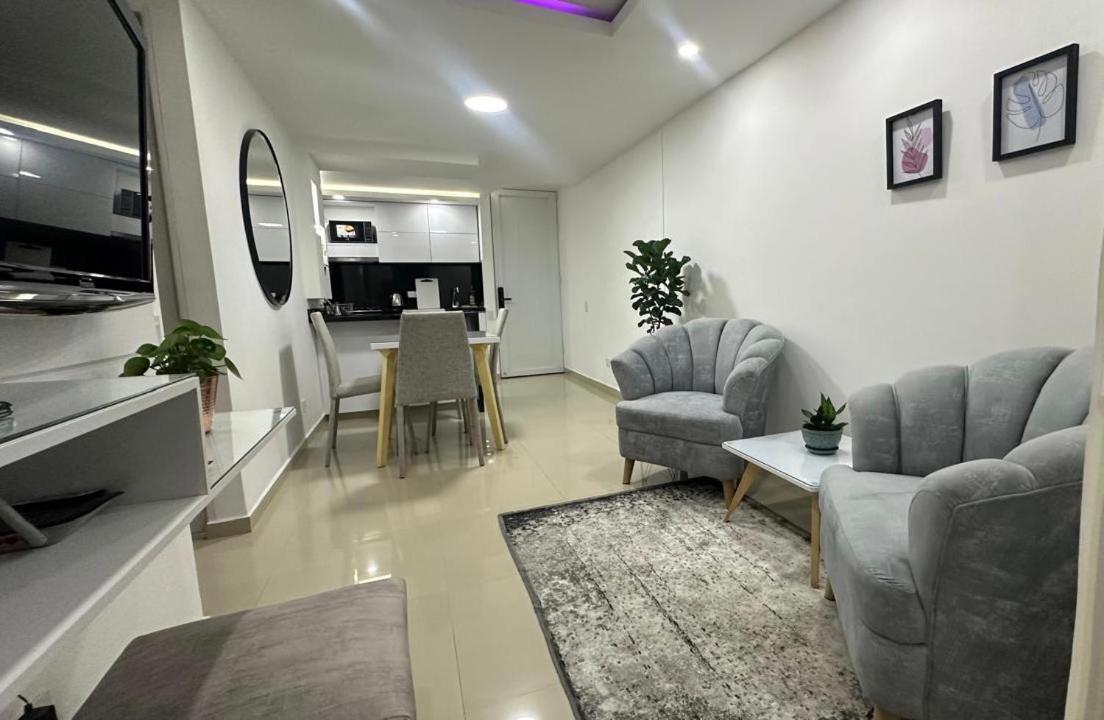 CALI Acogedor y Completo, Apto cerca de Jardin plaza, con piscina, parqueadero y aire acondicionado