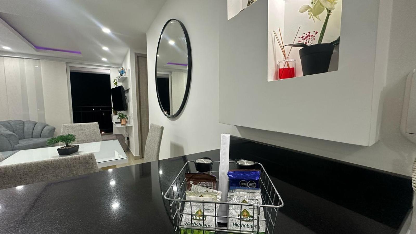 CALI Acogedor y Completo, Apto cerca de Jardin plaza, con piscina, parqueadero y aire acondicionado