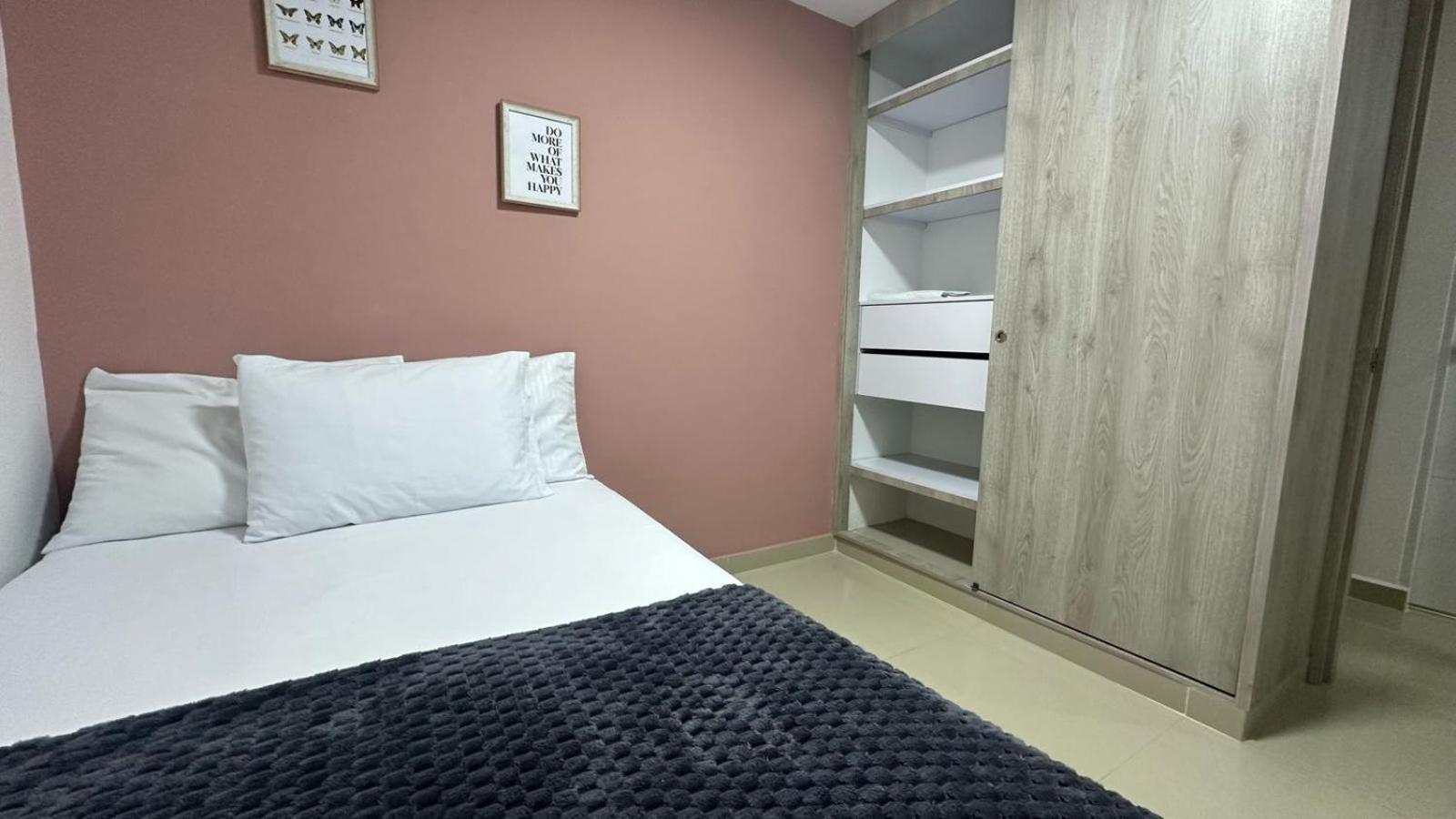 CALI Acogedor y Completo, Apto cerca de Jardin plaza, con piscina, parqueadero y aire acondicionado
