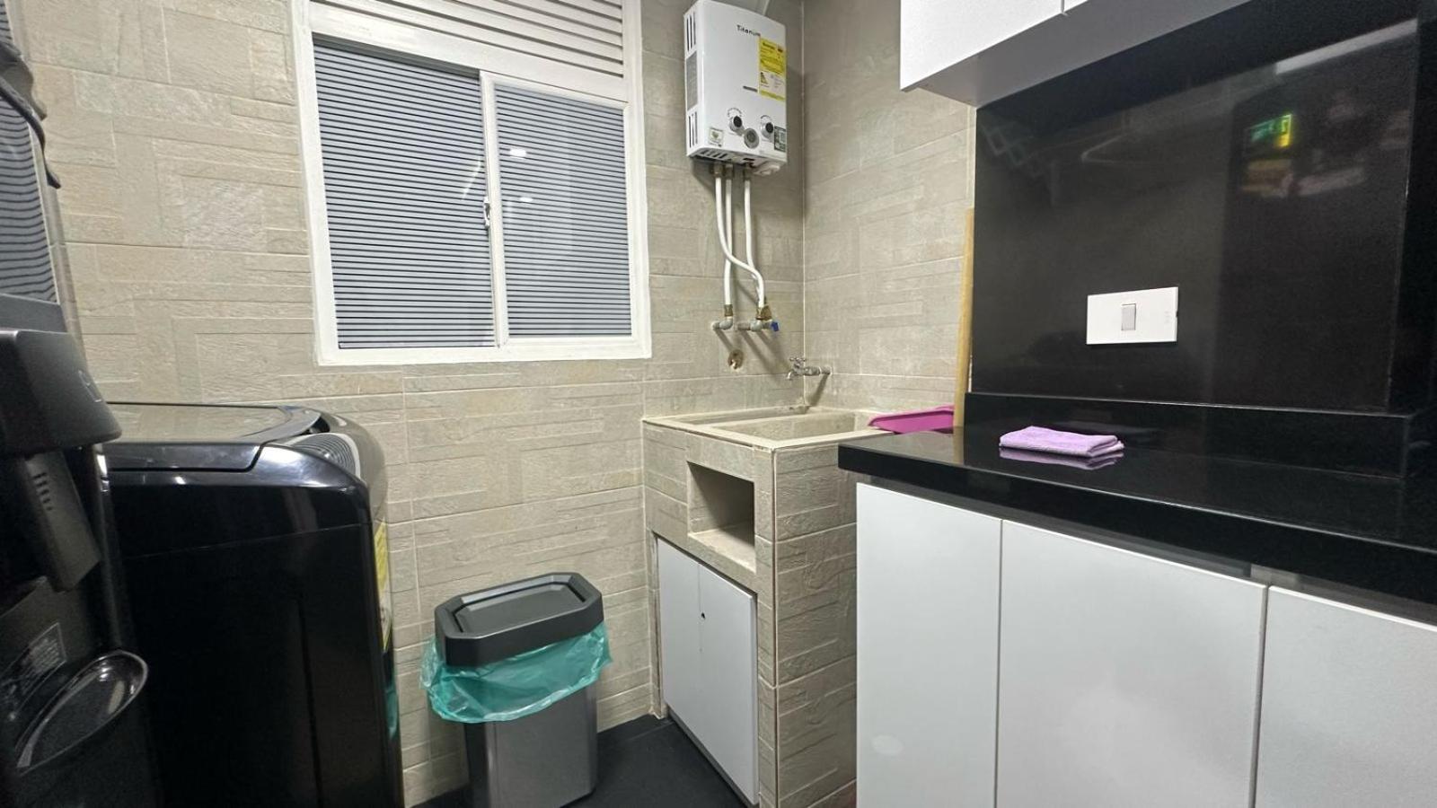 CALI Acogedor y Completo, Apto cerca de Jardin plaza, con piscina, parqueadero y aire acondicionado