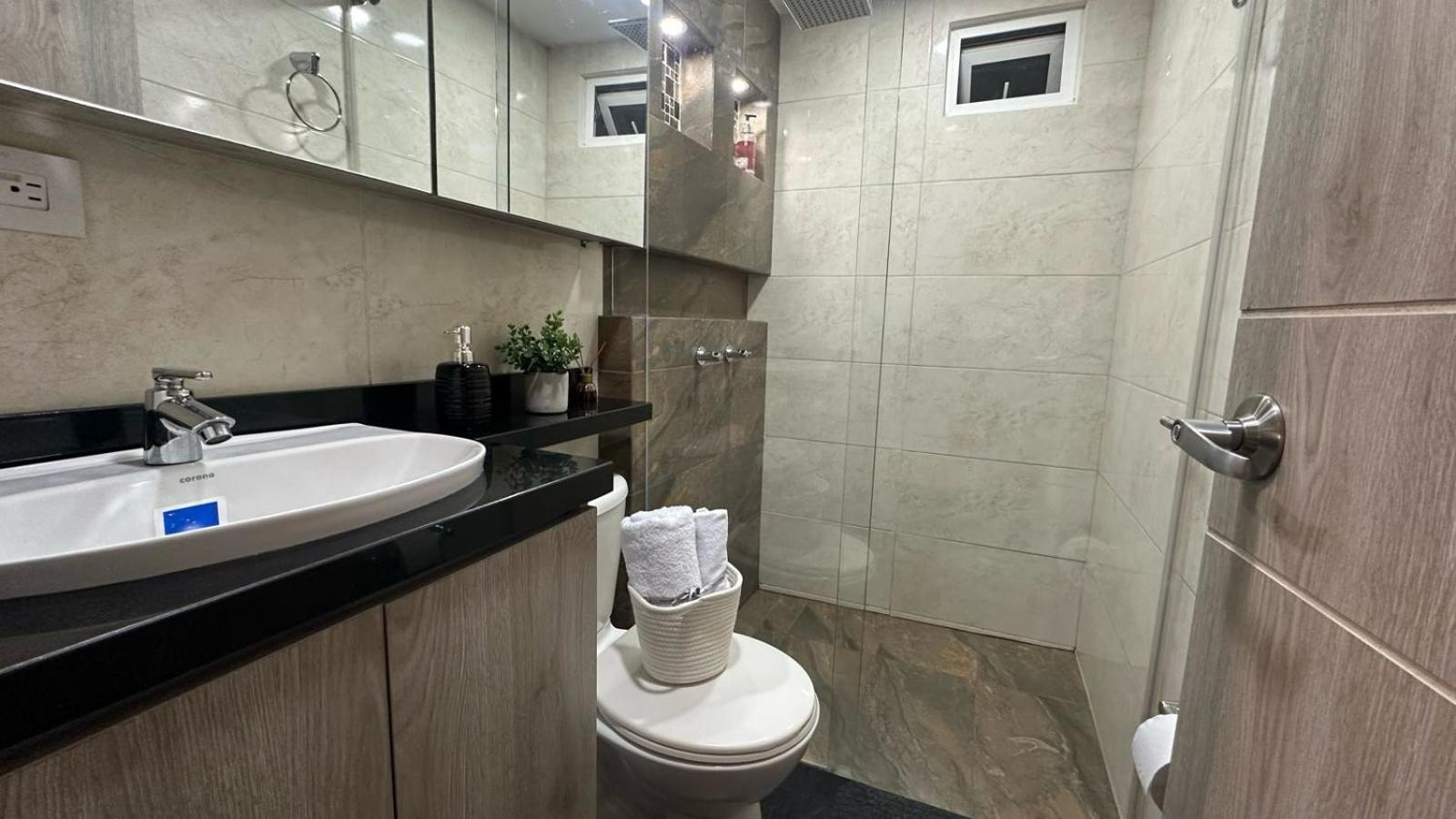 CALI Acogedor y Completo, Apto cerca de Jardin plaza, con piscina, parqueadero y aire acondicionado