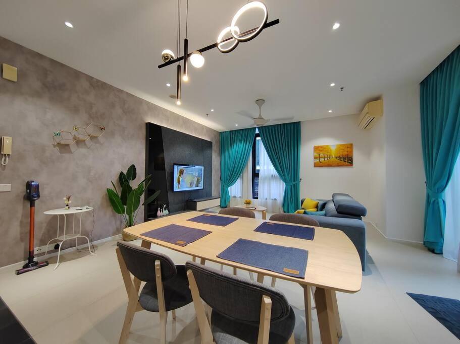 Arcoris Mont Kiara 11# Deluxe One Bedroom with Private Terrace #1-3Pax KL City