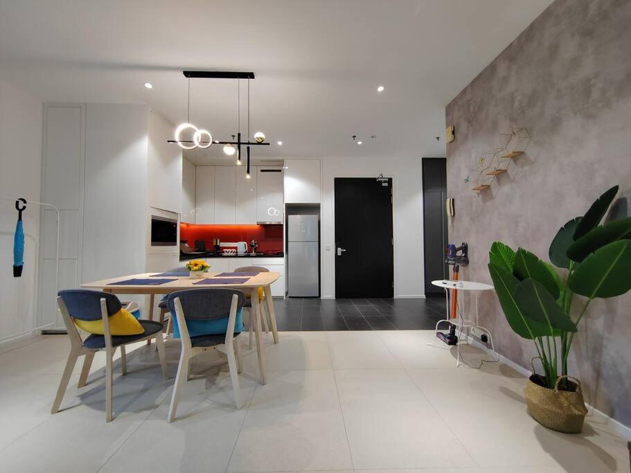 Arcoris Mont Kiara 11# Deluxe One Bedroom with Private Terrace #1-3Pax KL City