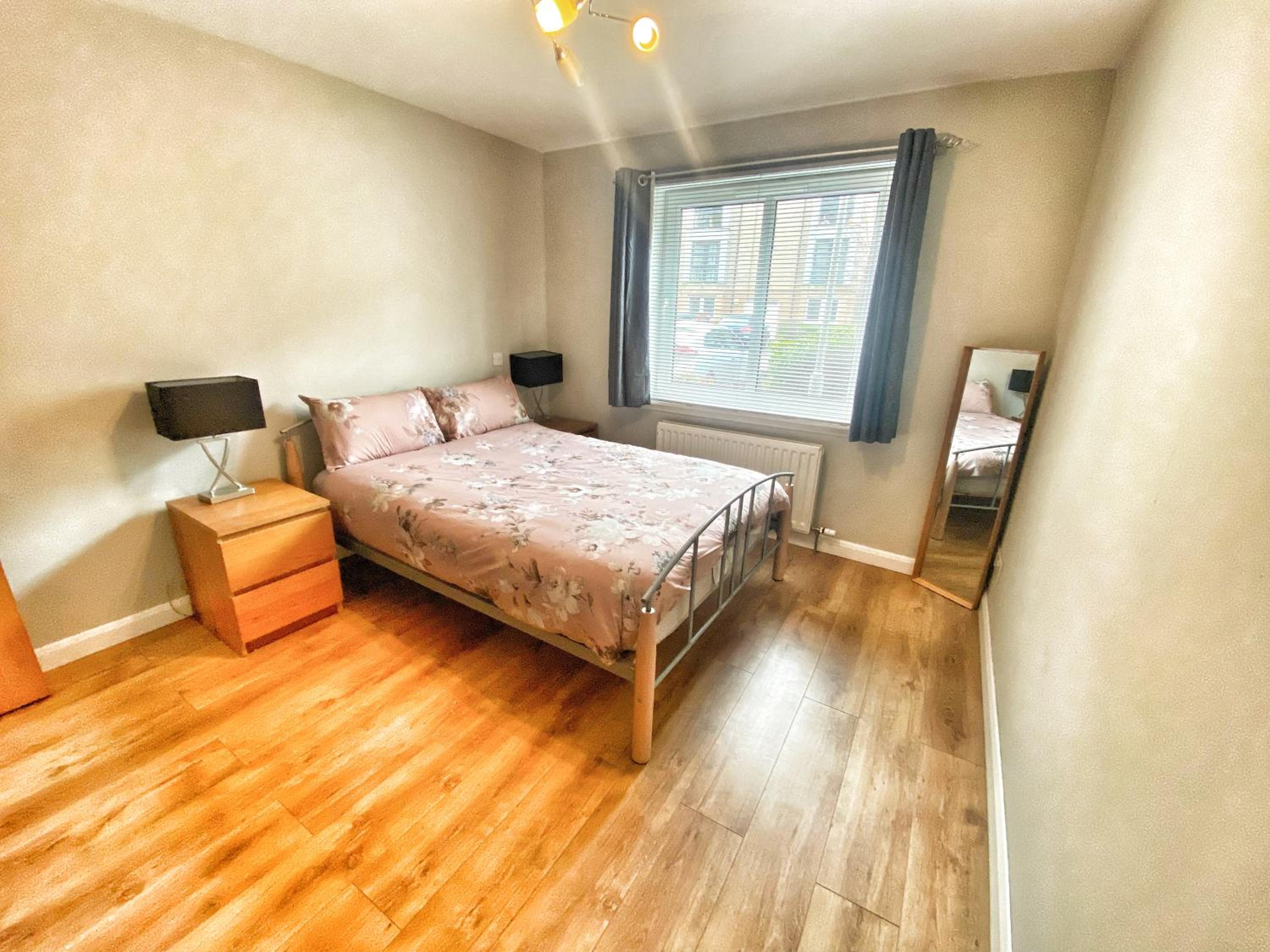 Spacious Ground floor, 2 bed by Lains Lettings m view 3