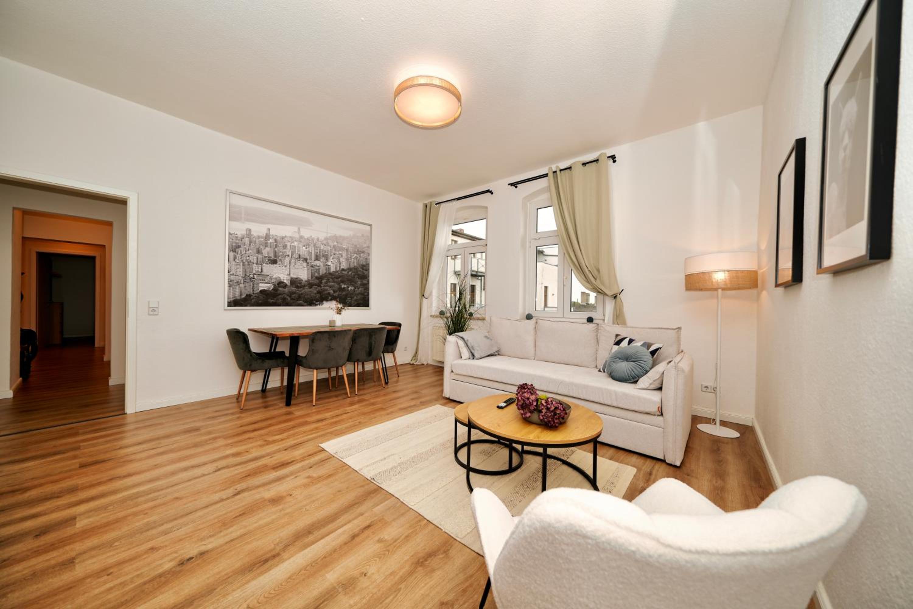 AltstadtNest - Stadtzentrum! Großes & Stylisches Apartment mit Boxspringbett & Smart-TV