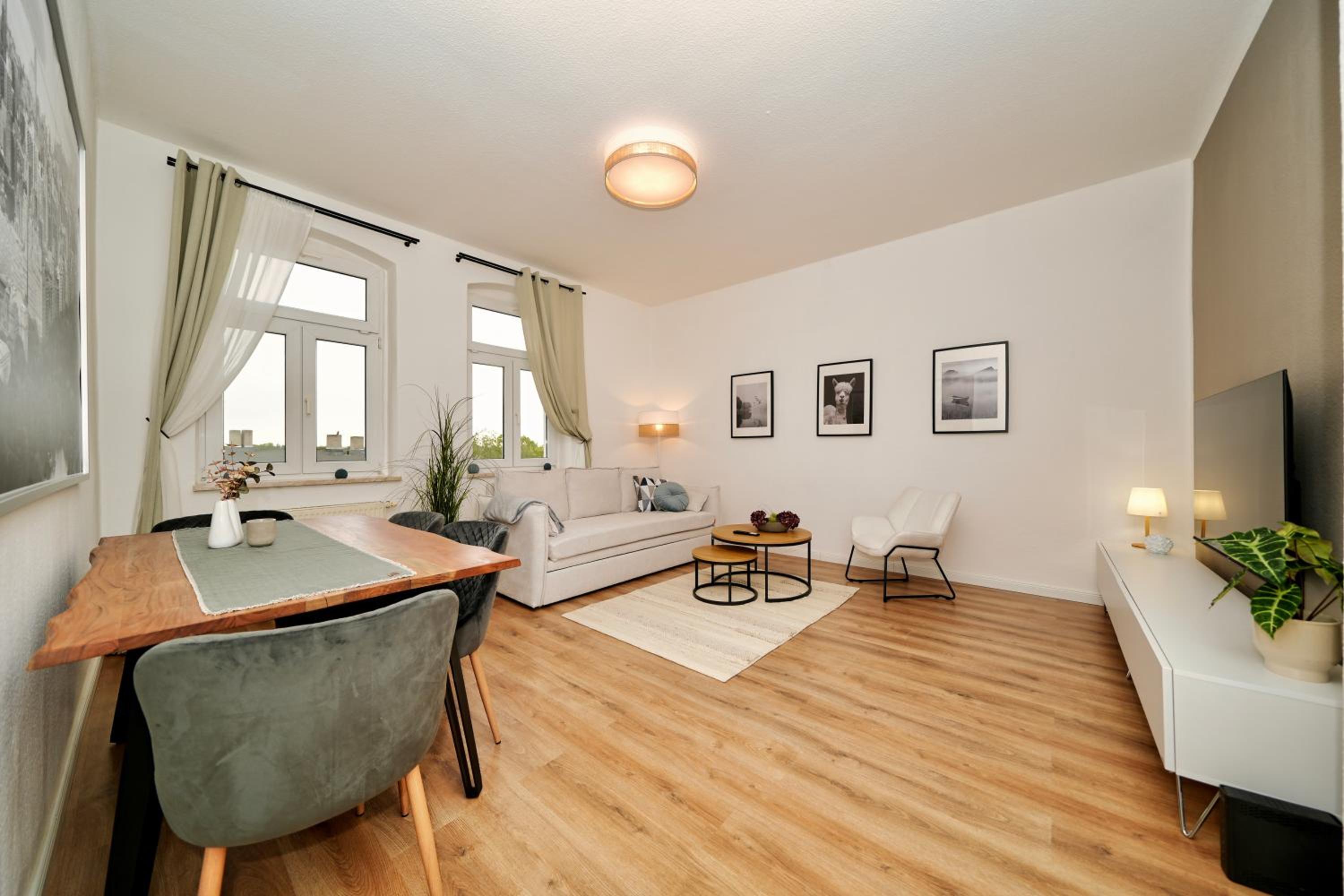 AltstadtNest - Stadtzentrum! Großes & Stylisches Apartment mit Boxspringbett & Smart-TV