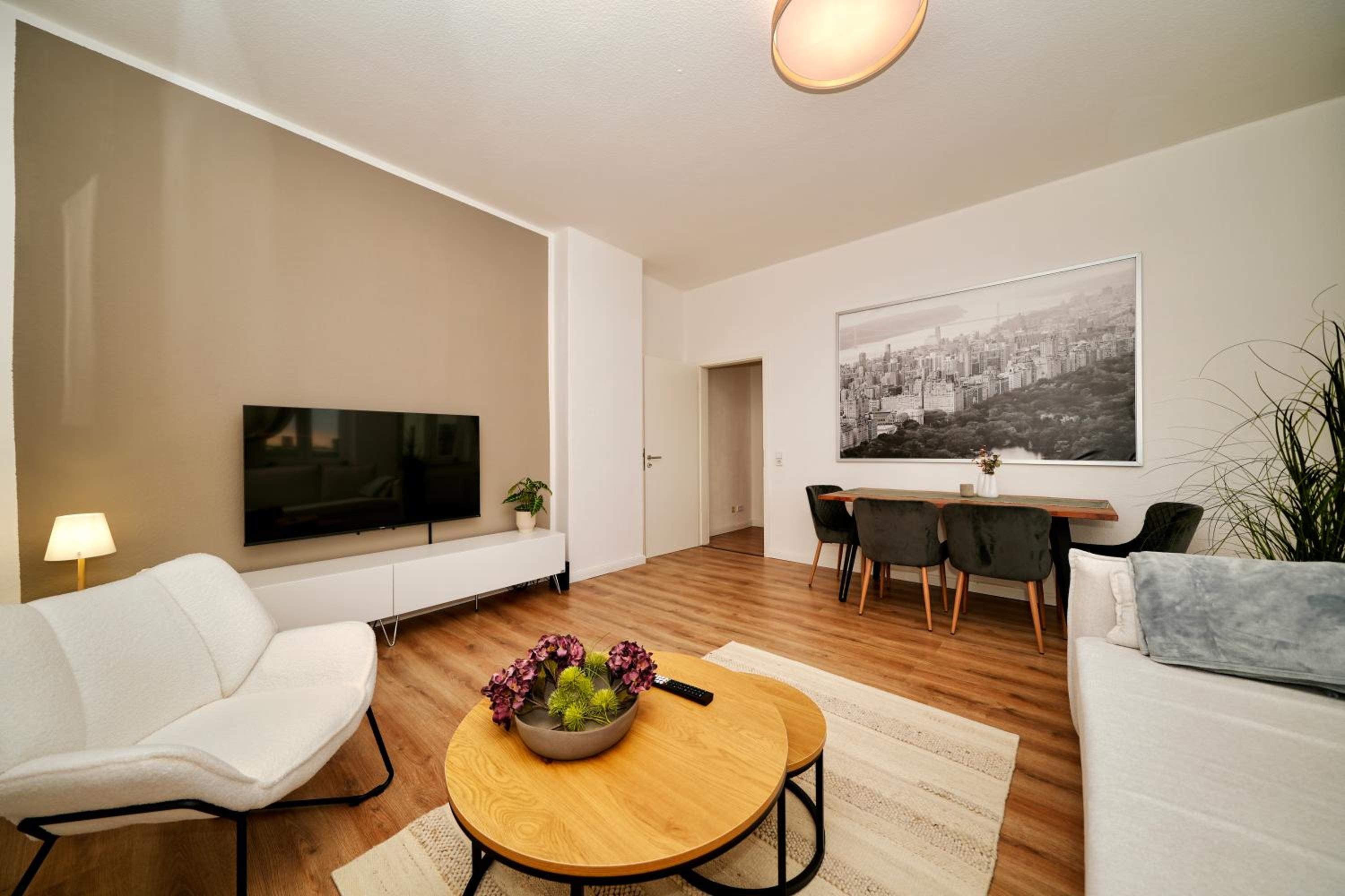 AltstadtNest - Stadtzentrum! Großes & Stylisches Apartment mit Boxspringbett & Smart-TV
