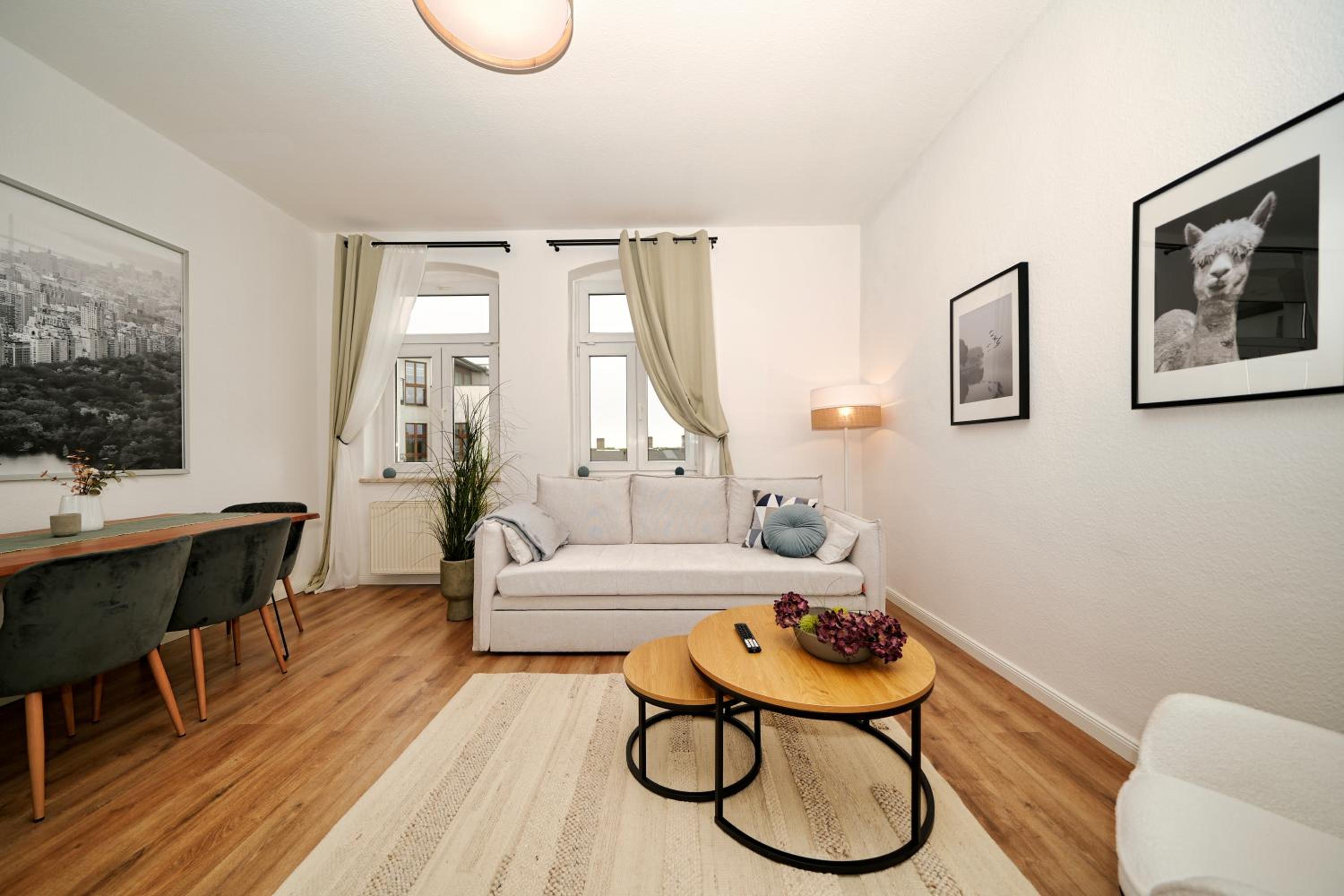 AltstadtNest - Stadtzentrum! Großes & Stylisches Apartment mit Boxspringbett & Smart-TV
