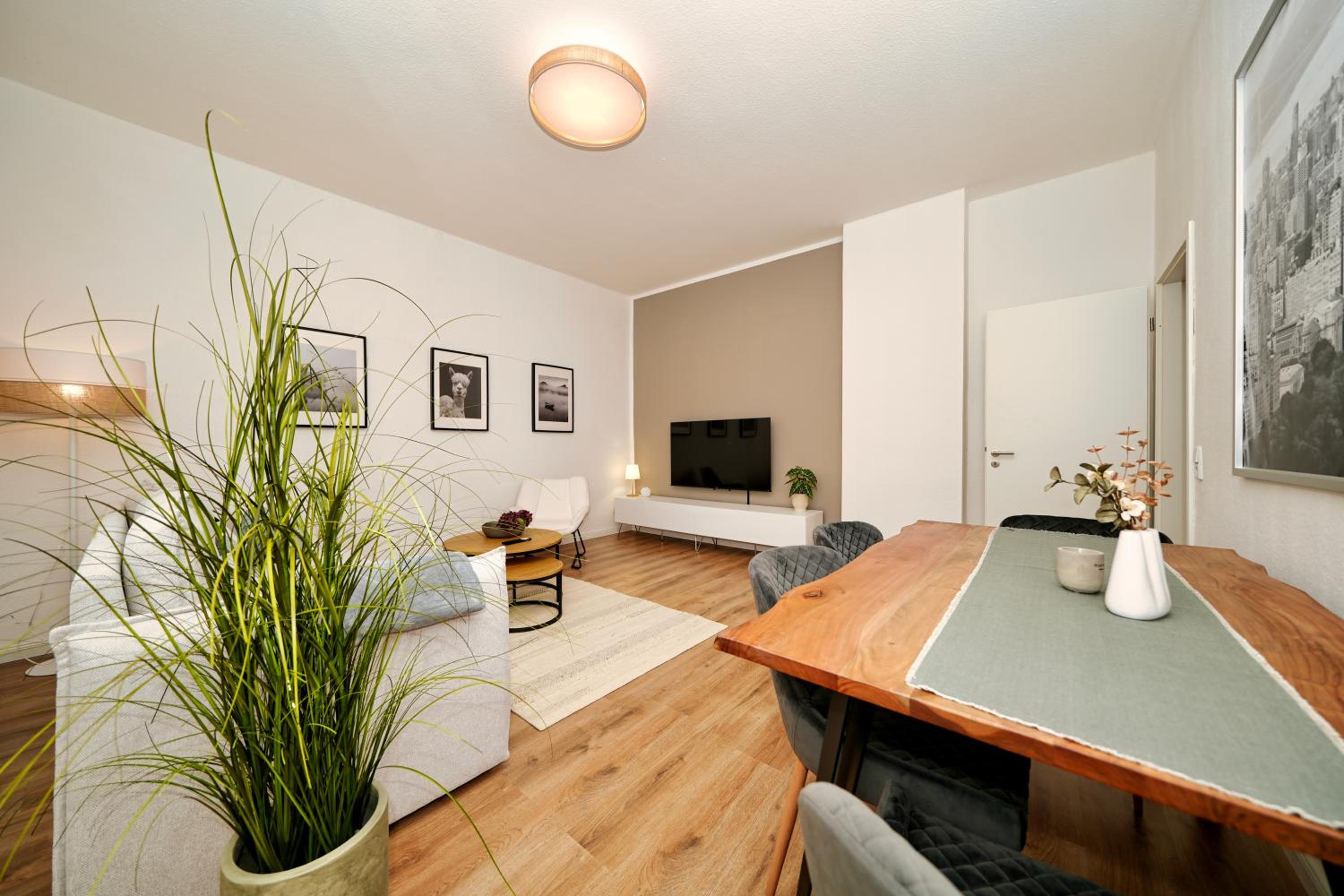 AltstadtNest - Stadtzentrum! Großes & Stylisches Apartment mit Boxspringbett & Smart-TV