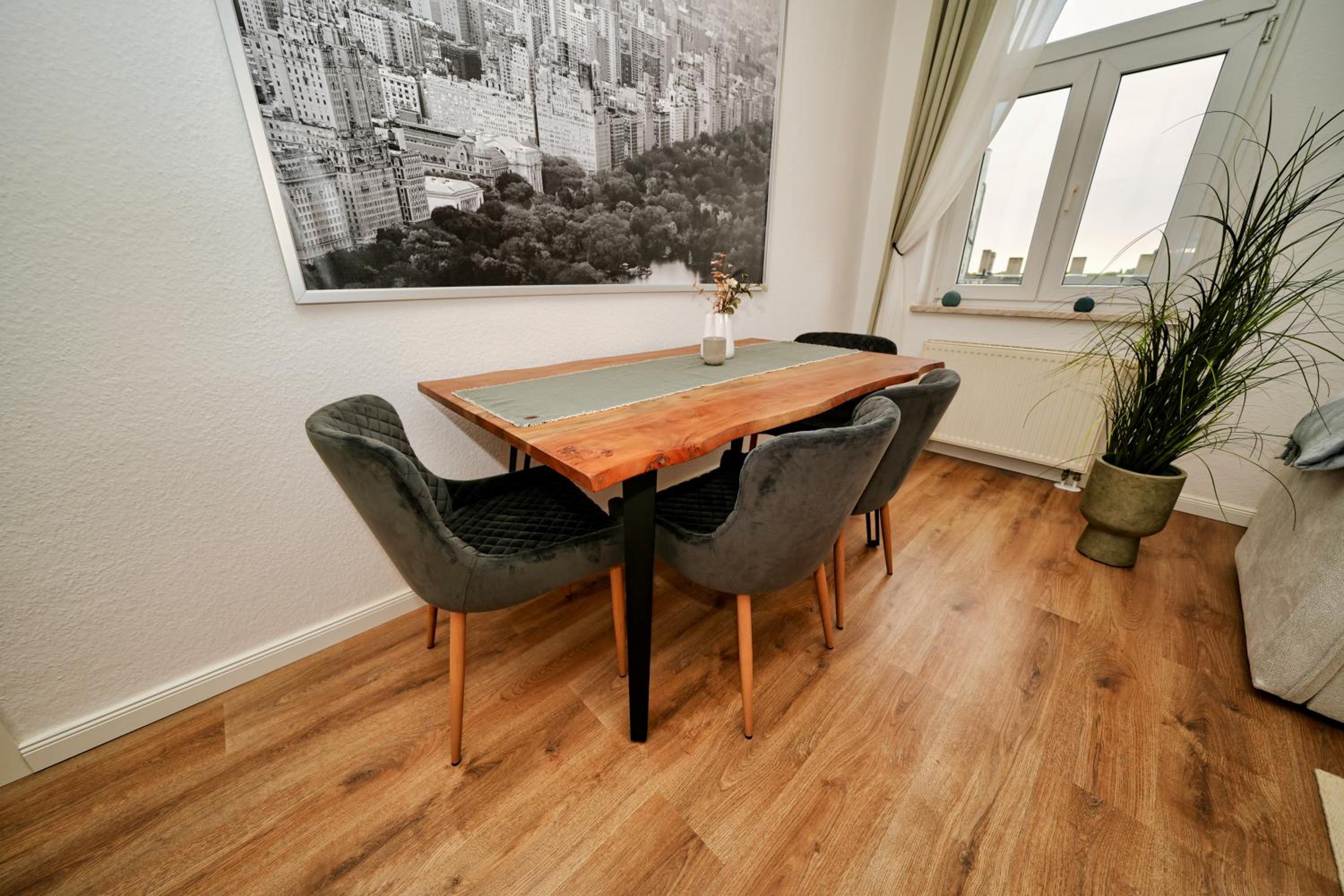 AltstadtNest - Stadtzentrum! Großes & Stylisches Apartment mit Boxspringbett & Smart-TV