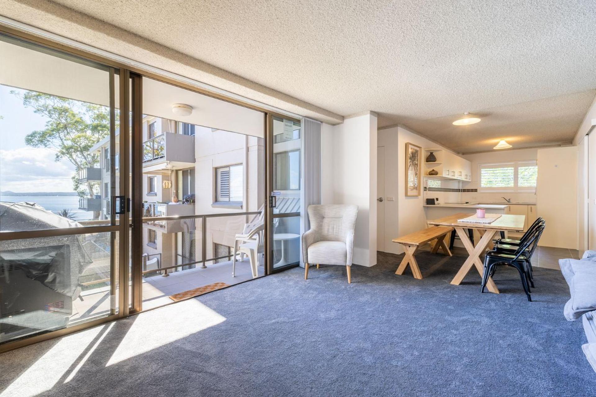 The Poplars, 8-36 Magnus St - fantastic water views, pool and WiFi