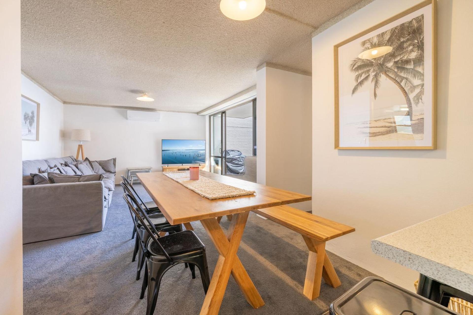 The Poplars, 8-36 Magnus St - fantastic water views, pool and WiFi