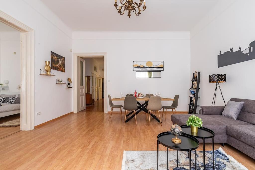 Maximilian Home Budapest view 2