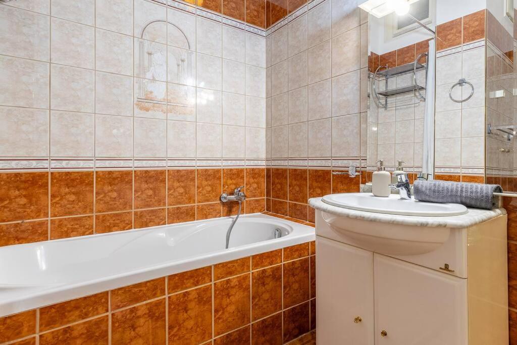 Maximilian Home Budapest view 3