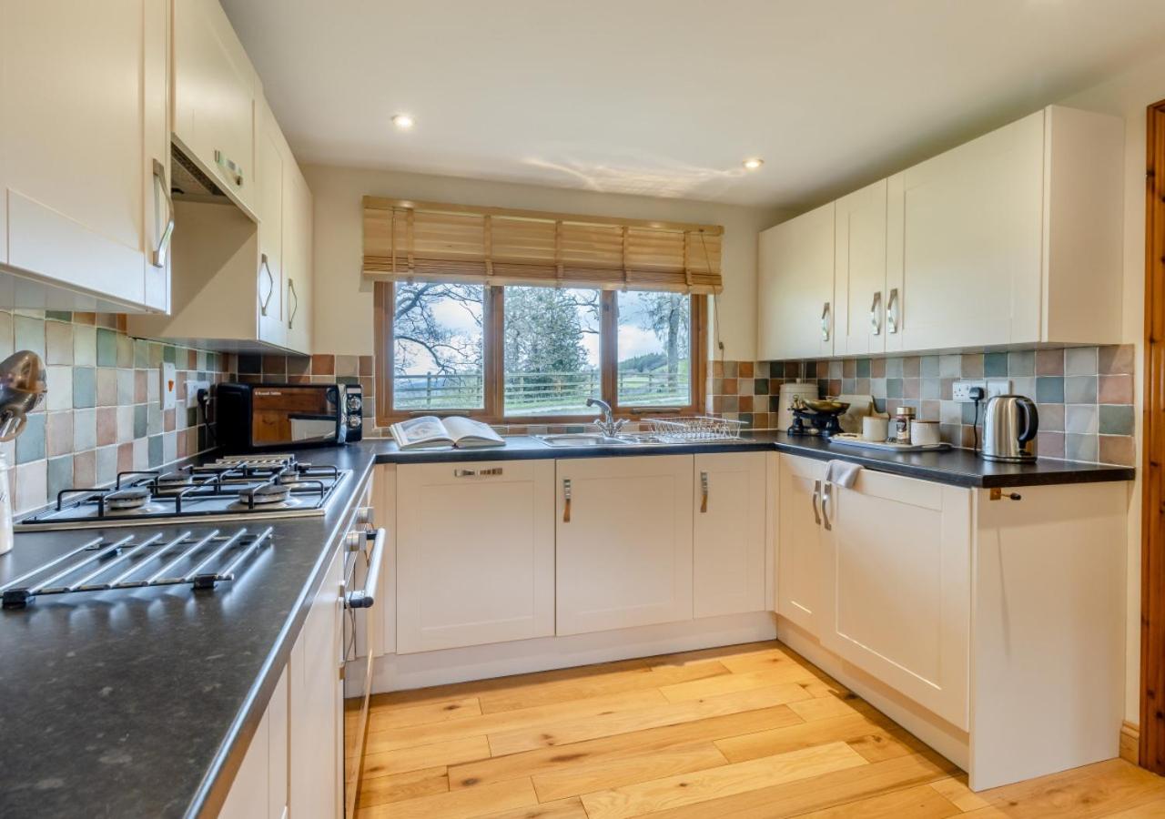 2 Bed in Caersws oc-waa345