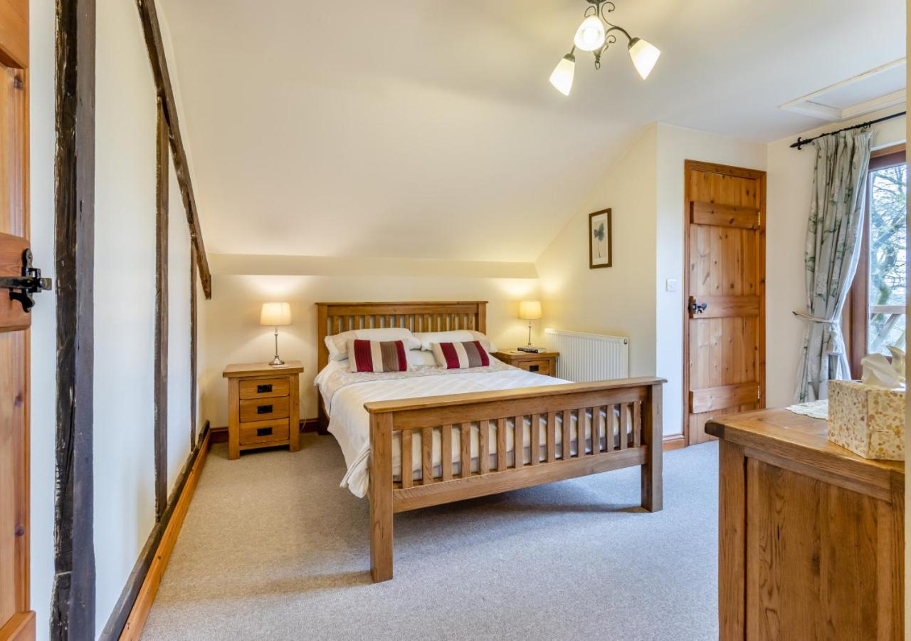2 Bed in Caersws oc-waa345
