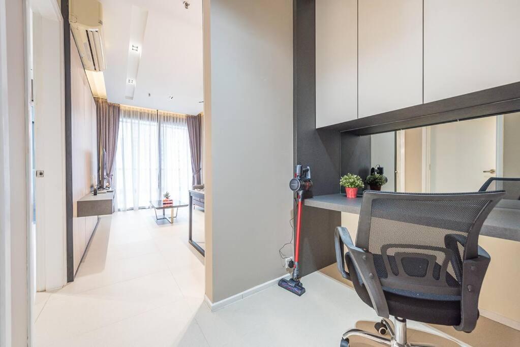 Arcoris Mont Kiara 12# Deluxe 2 Bedroom # Coner with Balcony #1-4Pax