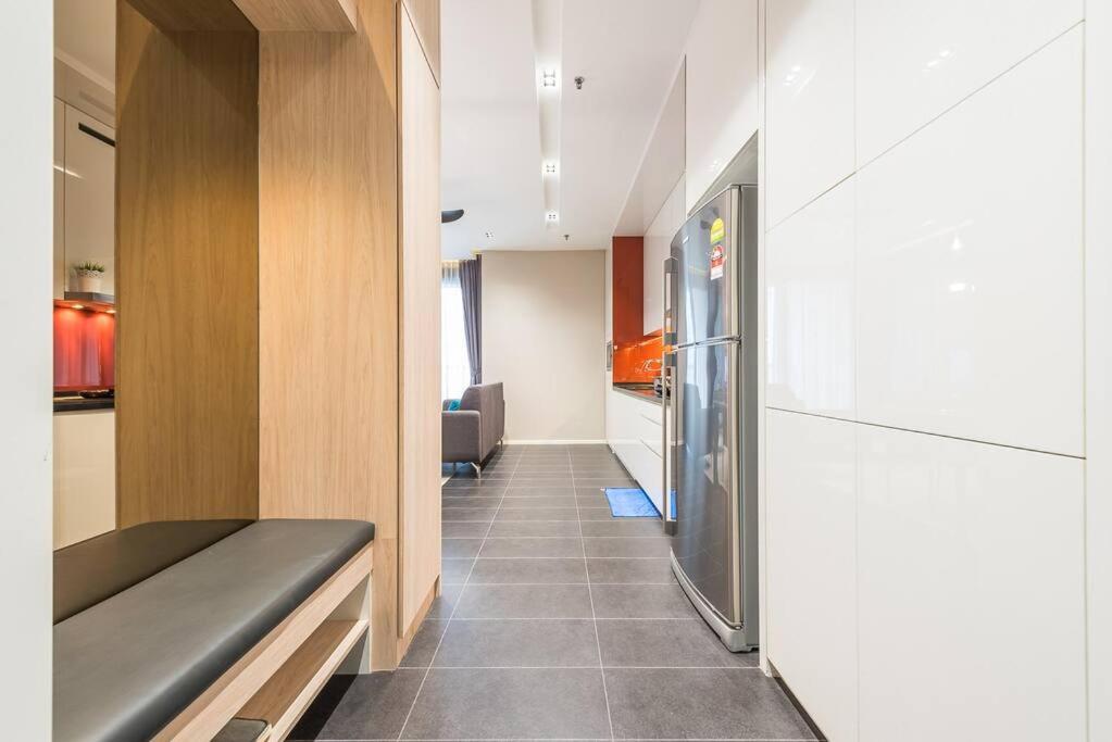 Arcoris Mont Kiara 12# Deluxe 2 Bedroom # Coner with Balcony #1-4Pax