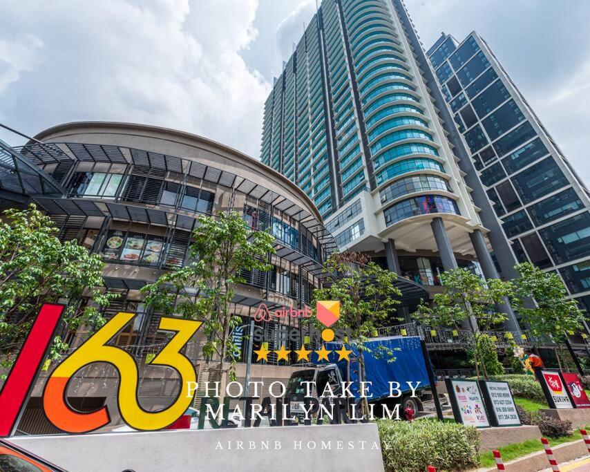 Arcoris Mont Kiara 12# Deluxe 2 Bedroom # Coner with Balcony #1-4Pax