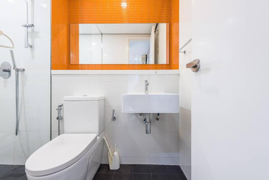 Arcoris Mont Kiara 12# Deluxe 2 Bedroom # Coner with Balcony #1-4Pax