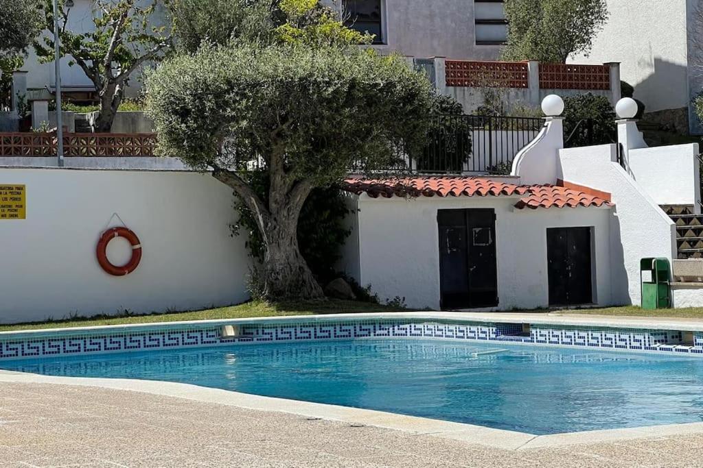 Piso planta baja salida piscina AV-03