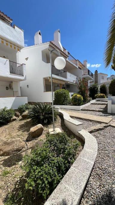 Piso planta baja salida piscina AV-03