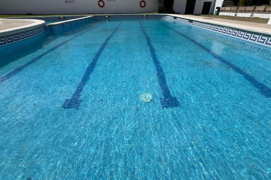 Piso planta baja salida piscina AV-03