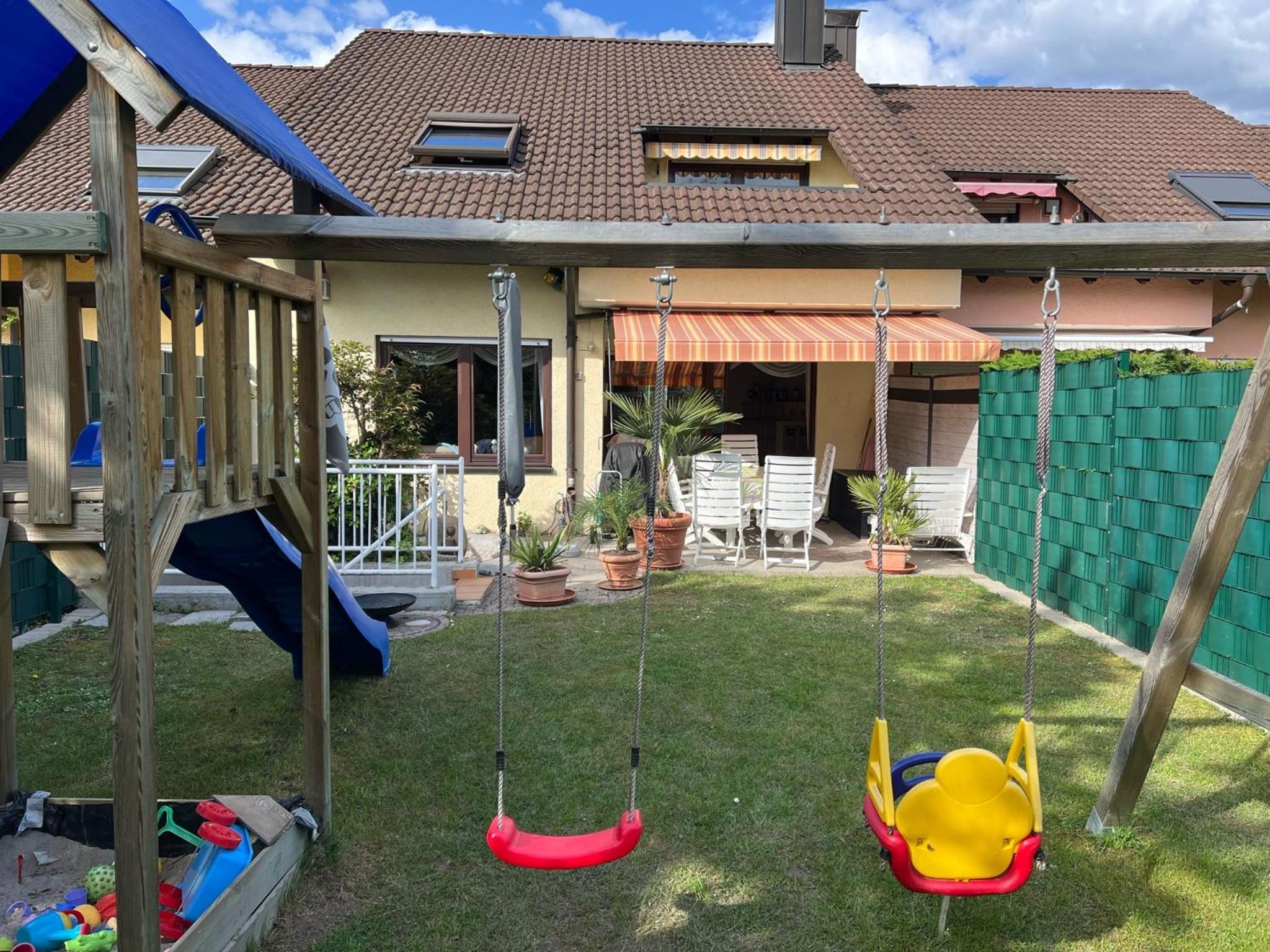 Ferienhaus mit Garten und Spieloase für Kinder