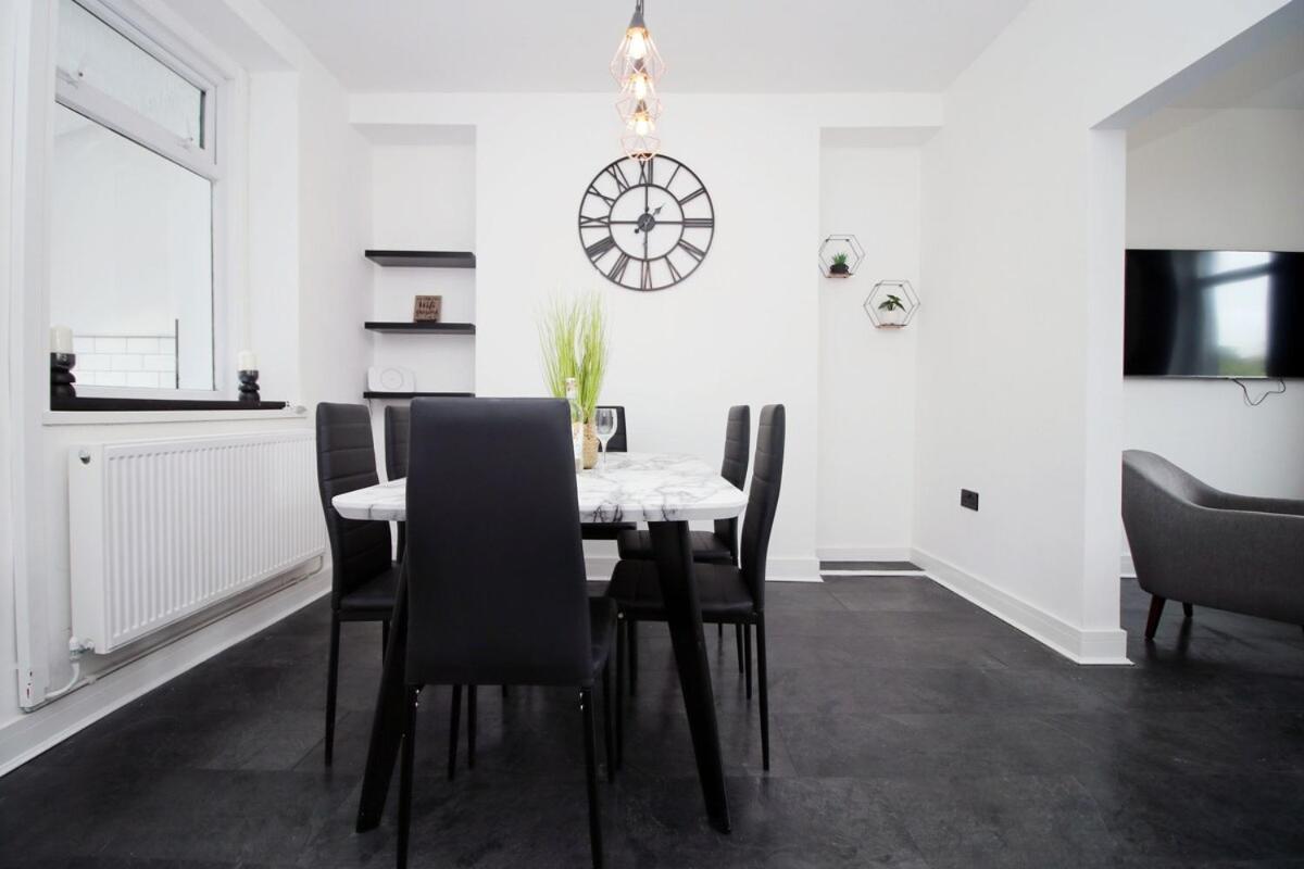 3 Bedroom House in Mountain Ash Cynon View by TŷSA view 5